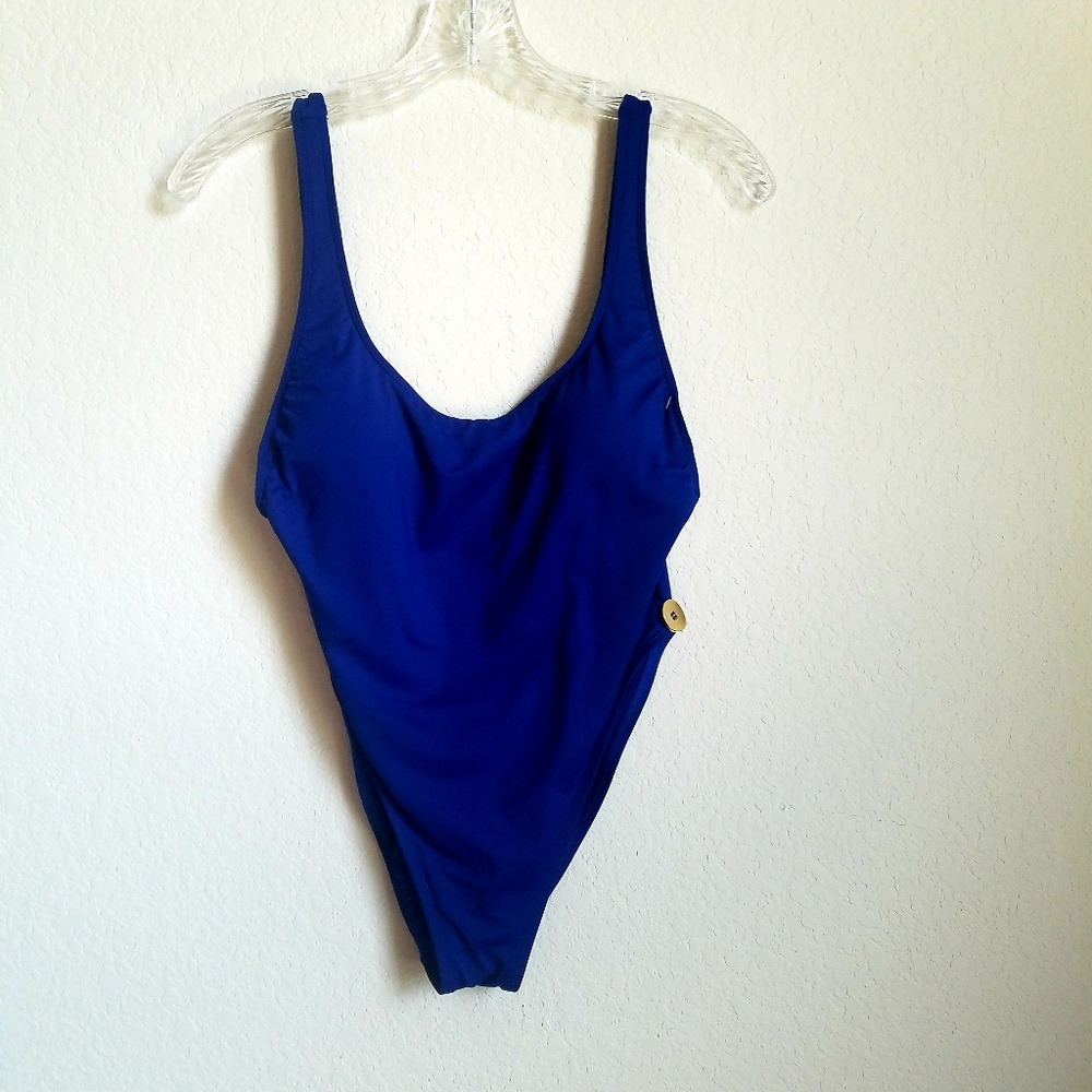 NWT. LA BLANCA  swimsuit